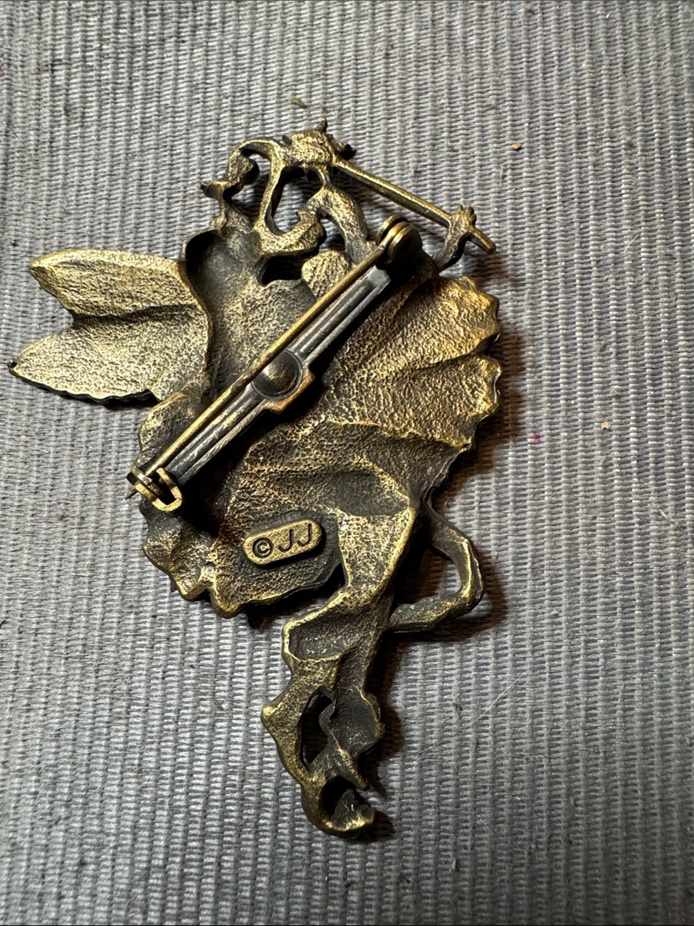 Vintage Gold Fairy Brooch — Elegant Gold-Tone Women’s Jewelry - Picture 2 of 4